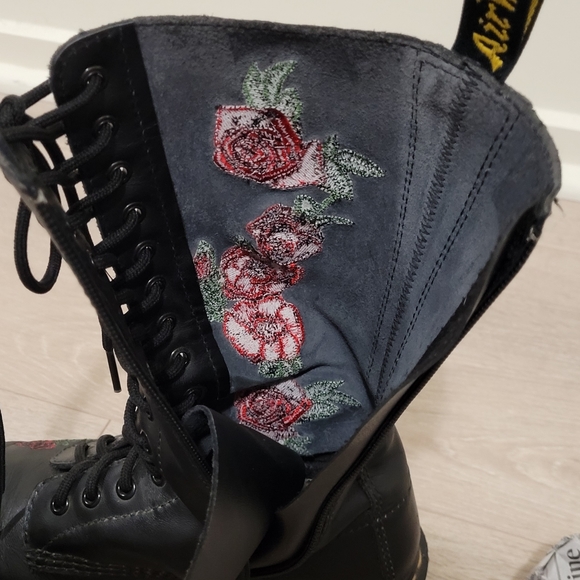 Dr Martens Womens Boots EU37 UK4 US6 Vonda Embroidered Red Roses 14 eyelet Black - Picture 15 of 16
